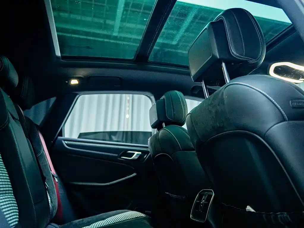 Porsche Macan 2023 — фото 16