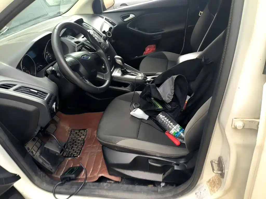 Ford Focus 2015 — фото 15