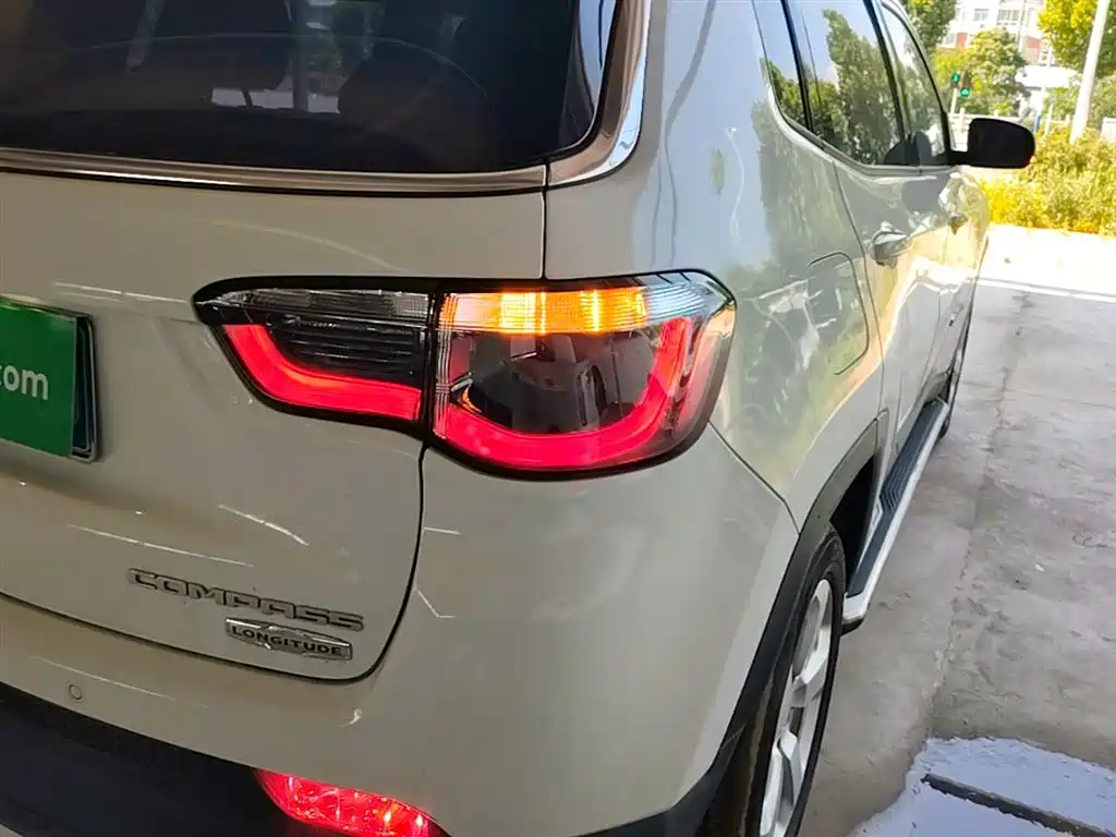 Jeep Compass 2018 — фото 8