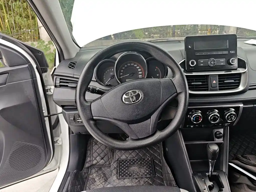 Toyota Yaris L 2021 — фото 11