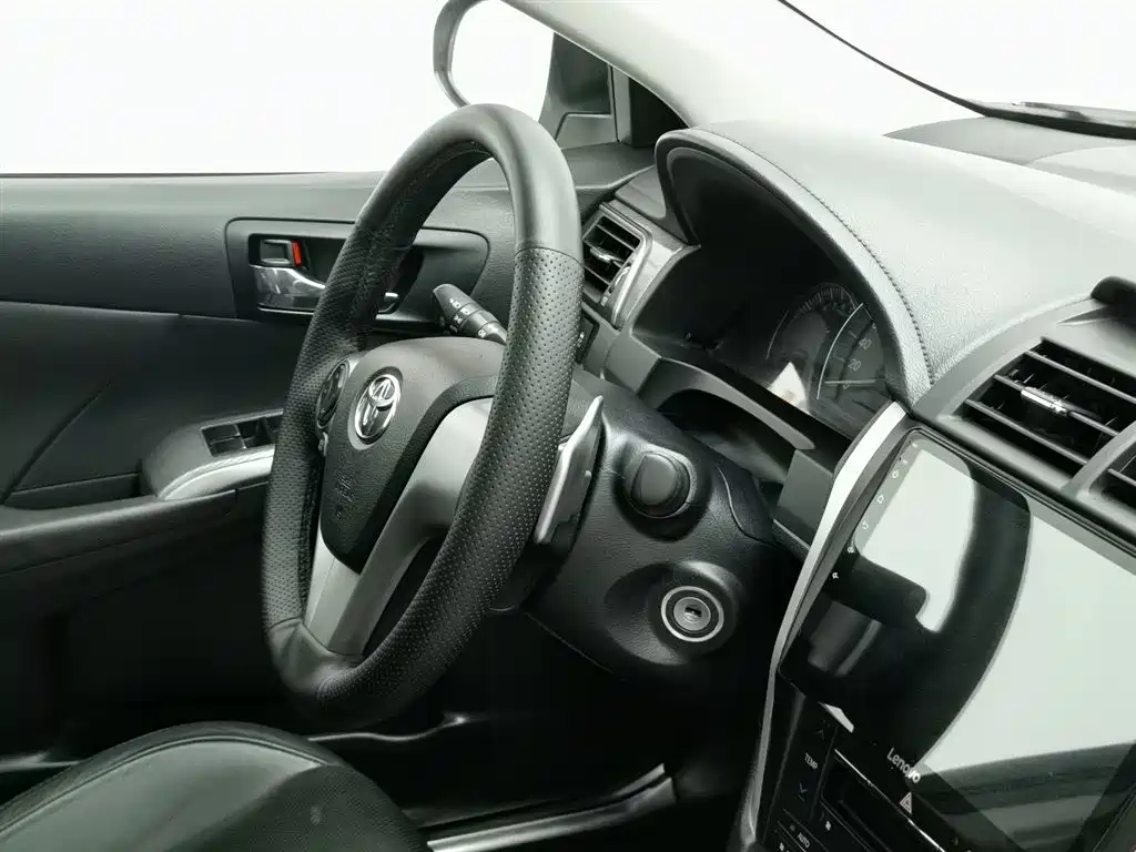 Toyota Camry 2015 — фото 22