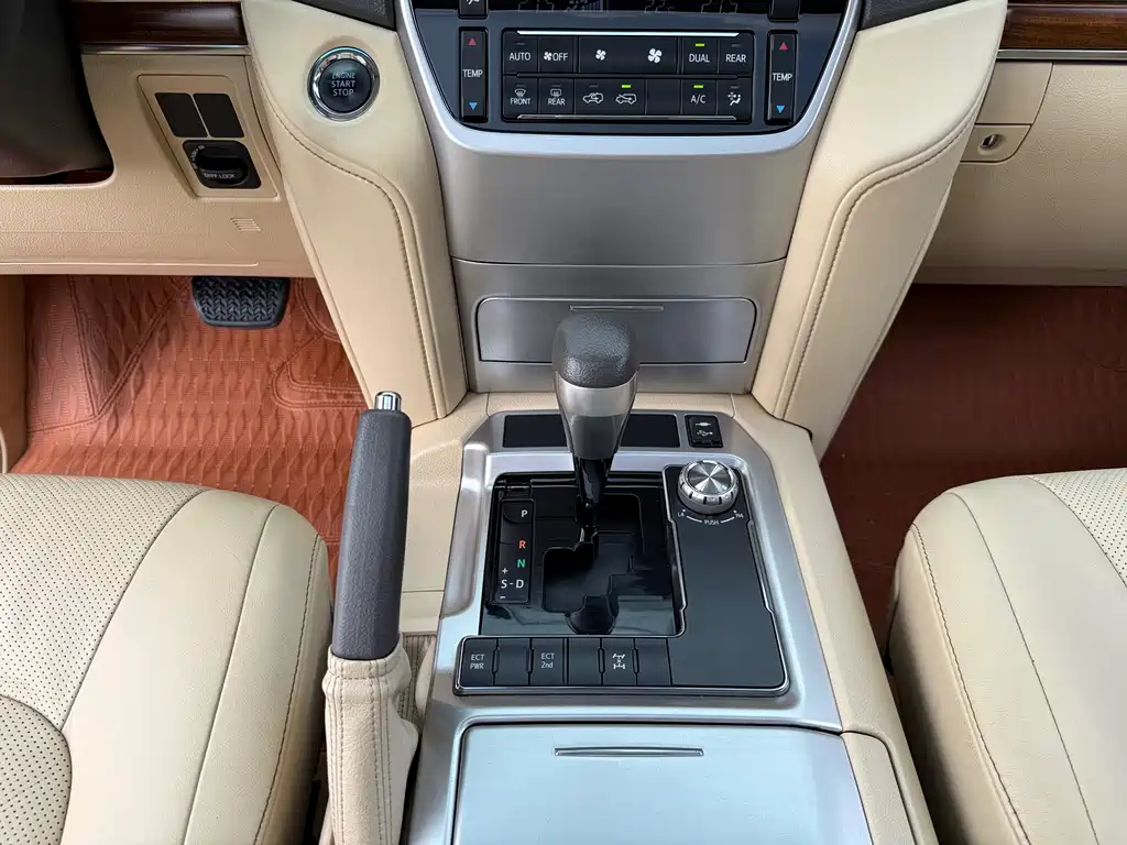 Toyota Land Cruiser 2017 — фото 12