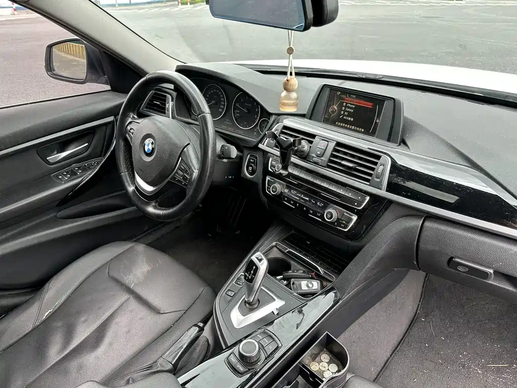 BMW 3 Series 2017 — фото 12