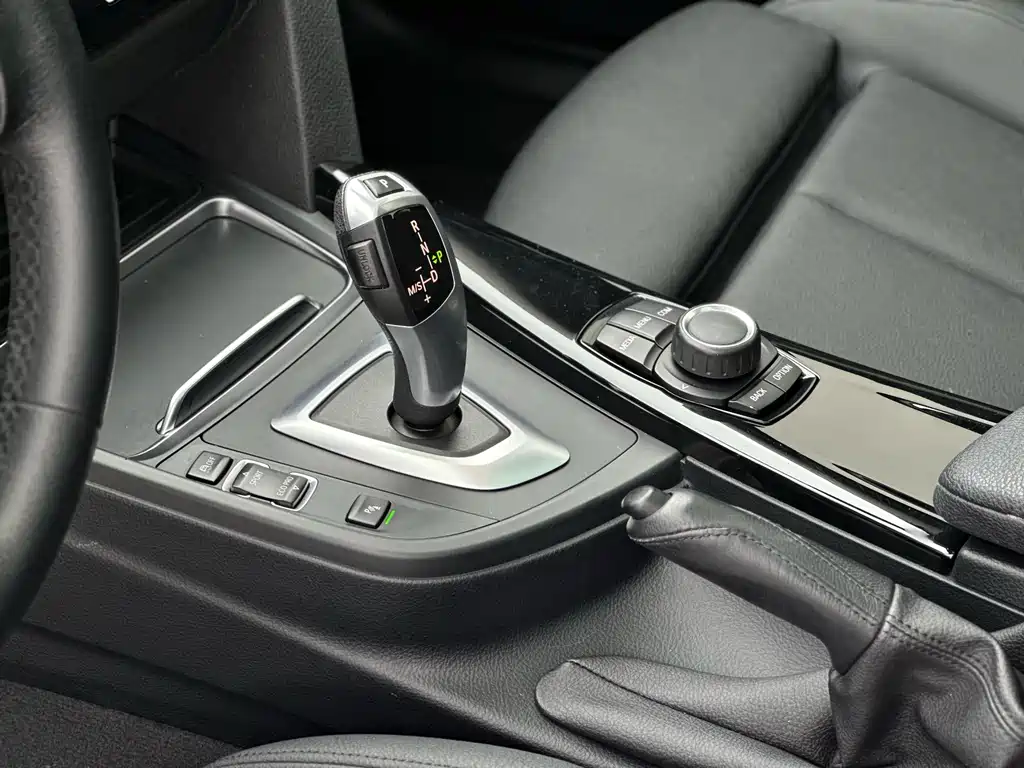 BMW 3 Series GT 2017 — фото 11