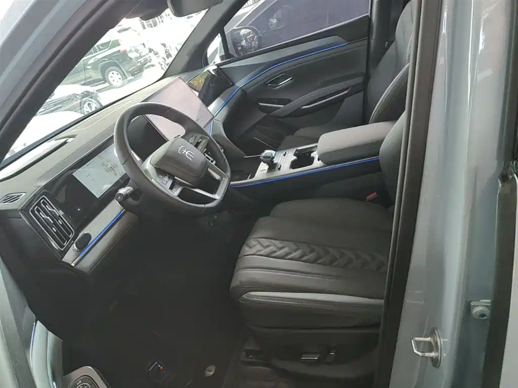 BYD L DM-i 2025 — фото 15