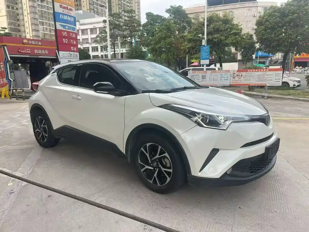 Toyota C-HR 2020 — фото 2