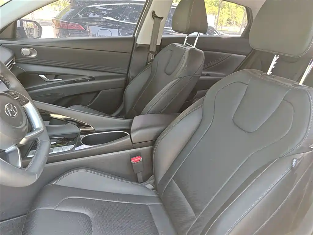 Hyundai Elantra 2022 — фото 15