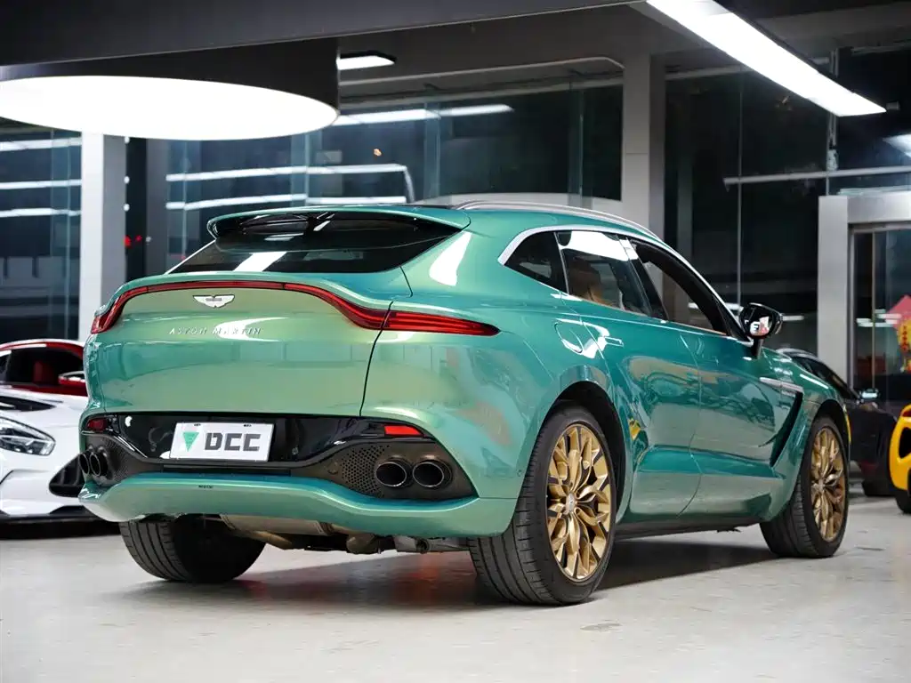 Aston Martin DBX 2023