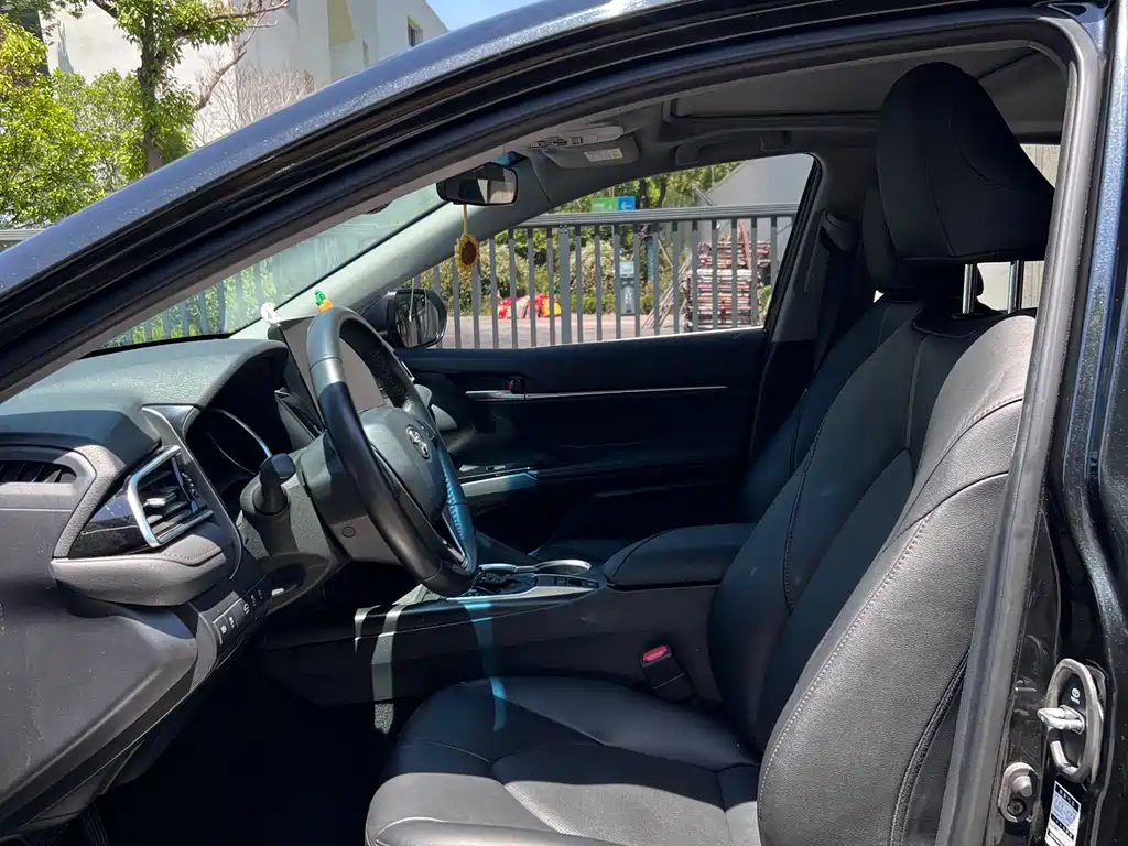Toyota Camry 2023 — фото 4