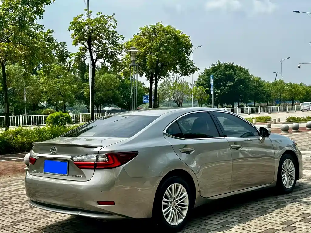 Lexus ES 2017