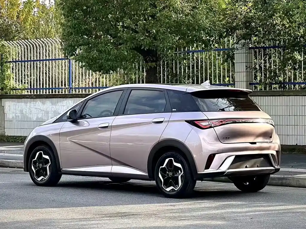 BYD Dolphin 2022 — фото 3