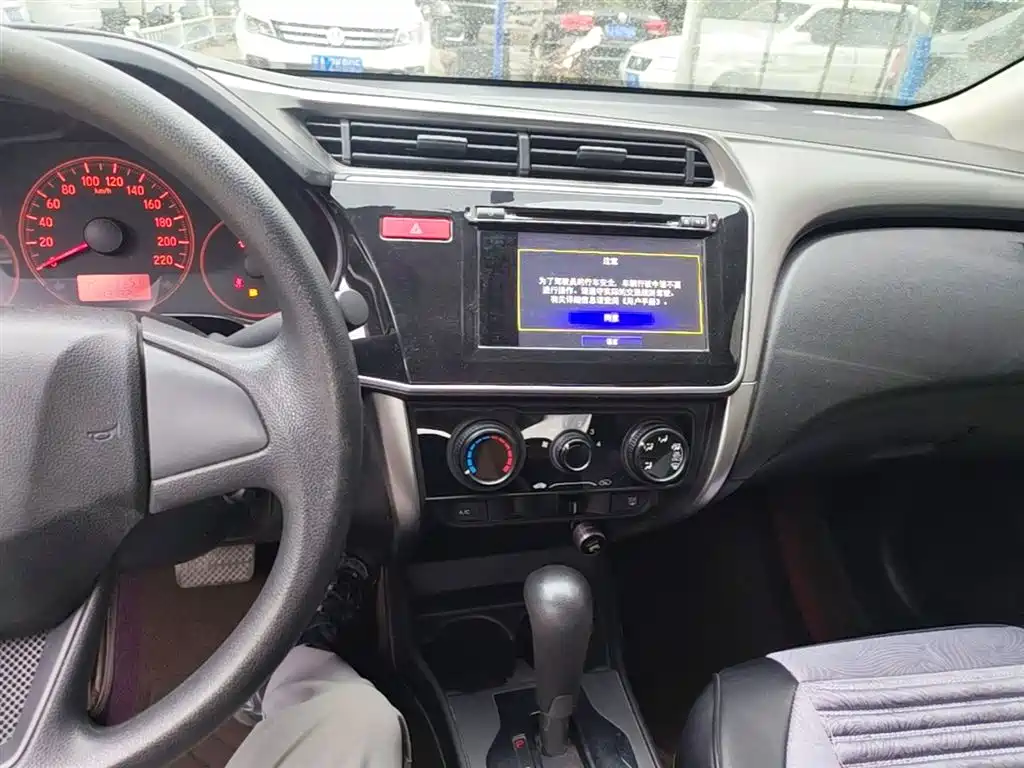 Honda City 2015 — фото 13