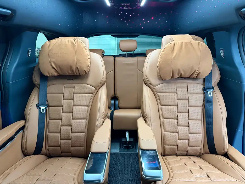 Toyota Granvia — фото 11