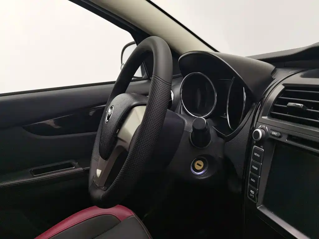 BAIC Huansu S3 2015 — фото 22