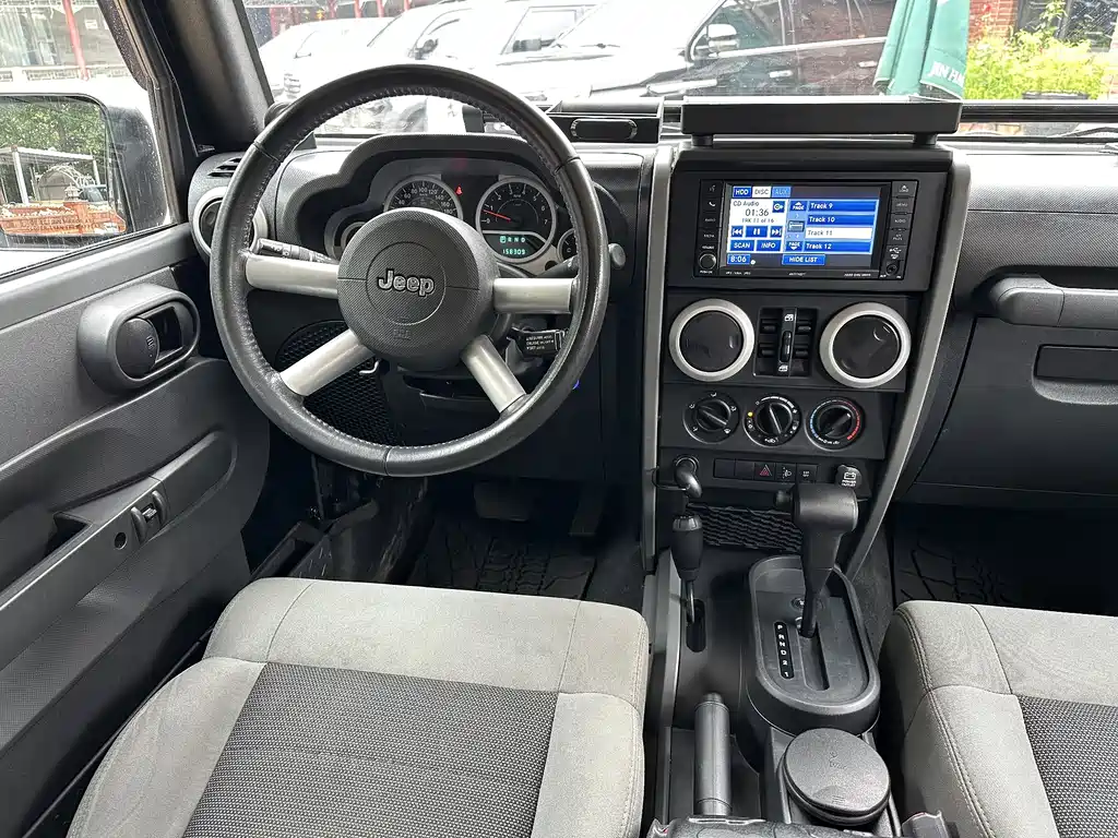 Jeep Wrangler 2010 — фото 16