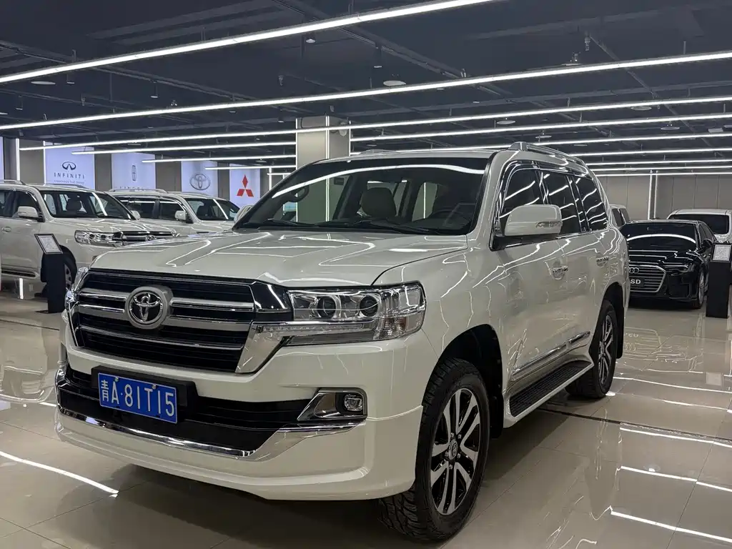 Toyota Land Cruiser 2015 — фото 1