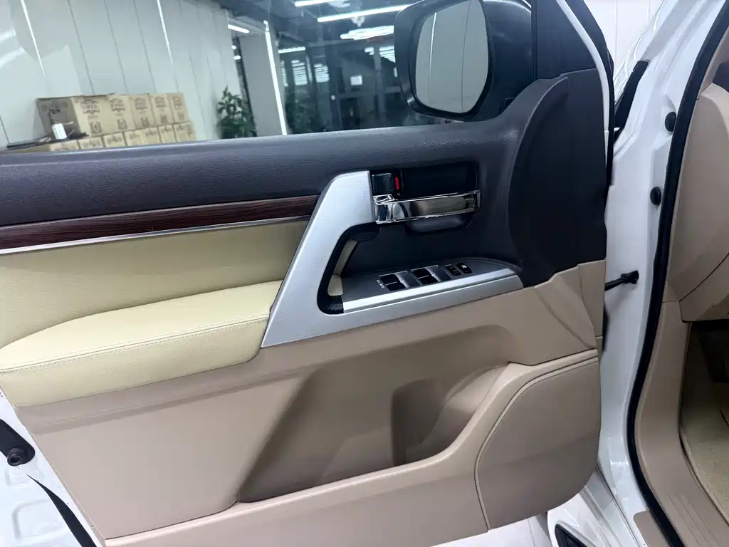 Toyota Land Cruiser 2015 — фото 24
