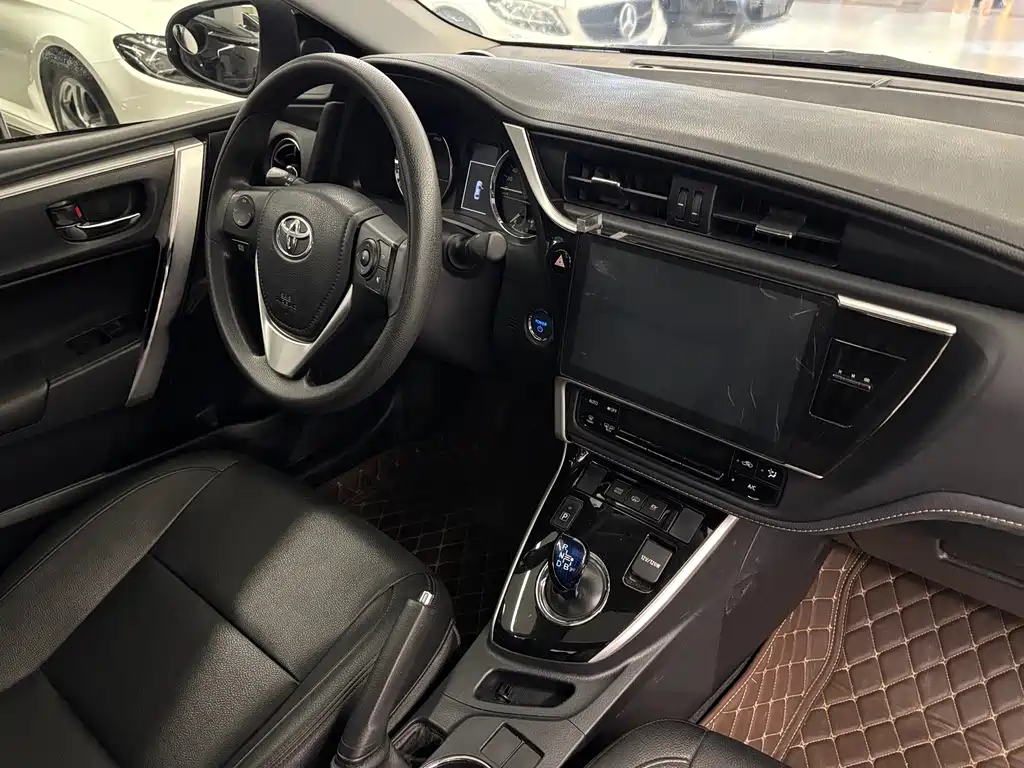 Toyota Corolla Hybrid 2019 — фото 13