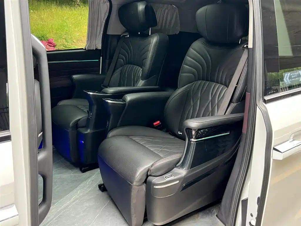 GAC Motor Trumpchi M8 2023 — фото 16