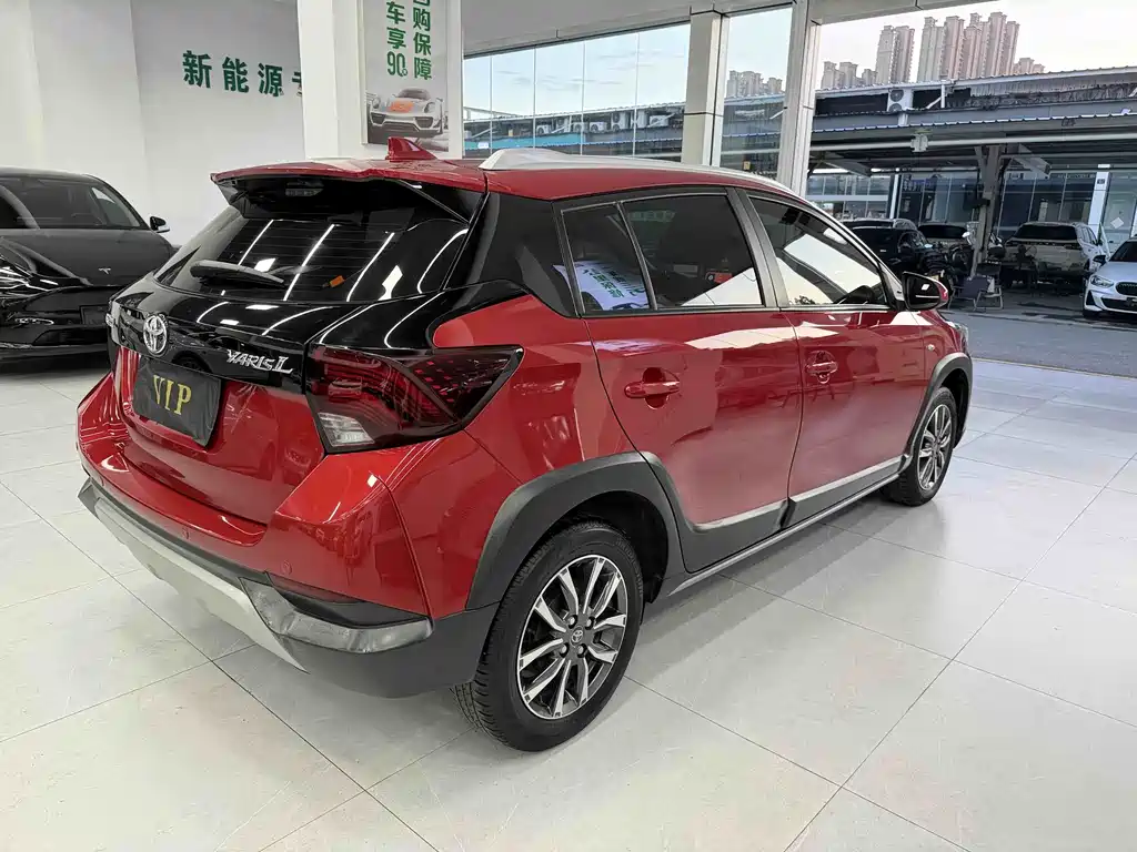 Toyota Yaris L 2022 — фото 10