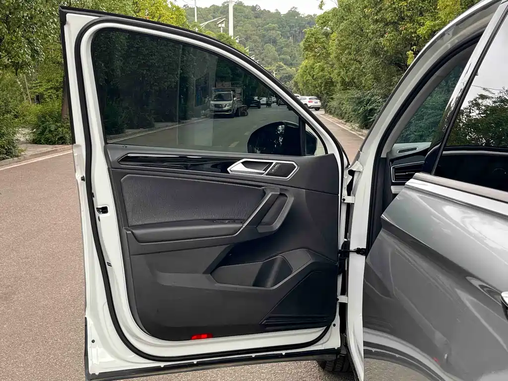Volkswagen Tiguan L 2022 — фото 17
