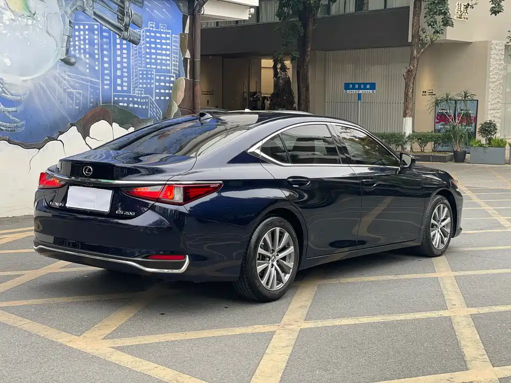 Lexus ES 2019 — фото 6