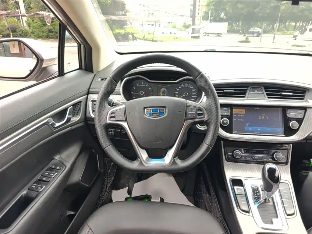 Geely Emgrand GS 2016 — фото 11