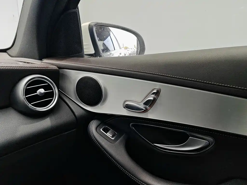 Mercedes-Benz GLC 2016 — фото 16