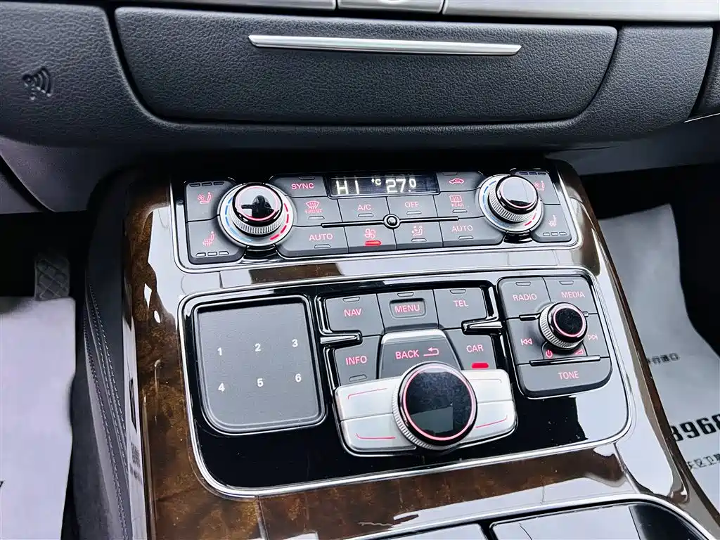 Audi A8 2015 — фото 14