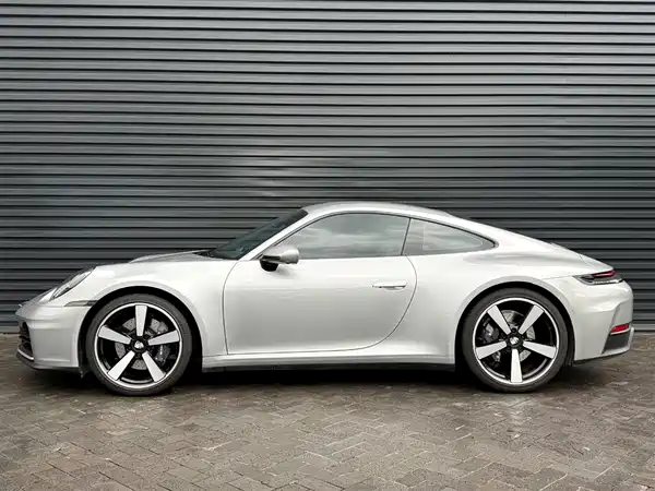 Porsche 911 2025