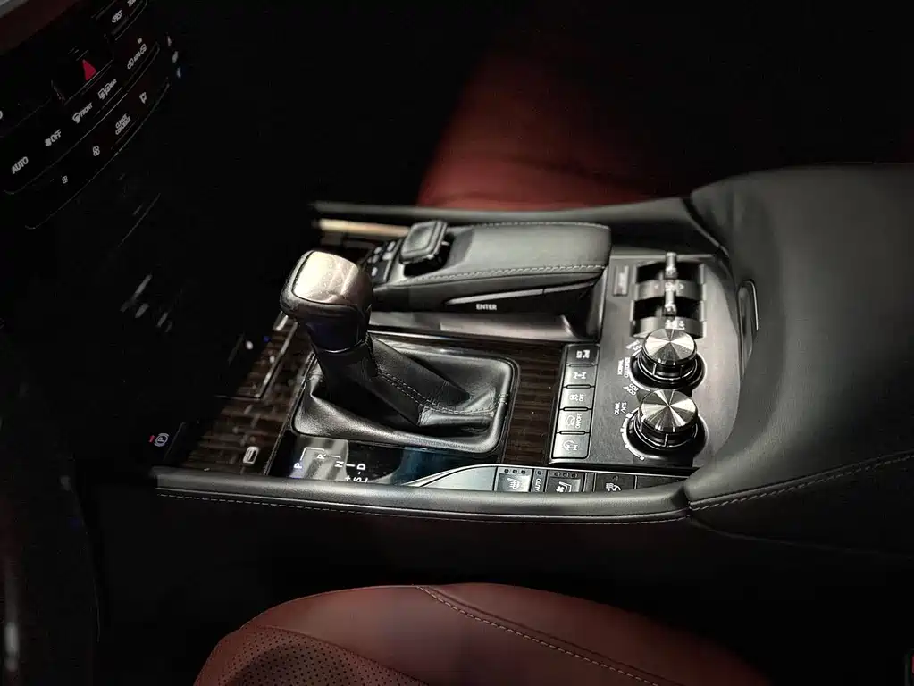Lexus LX 2020 — фото 10