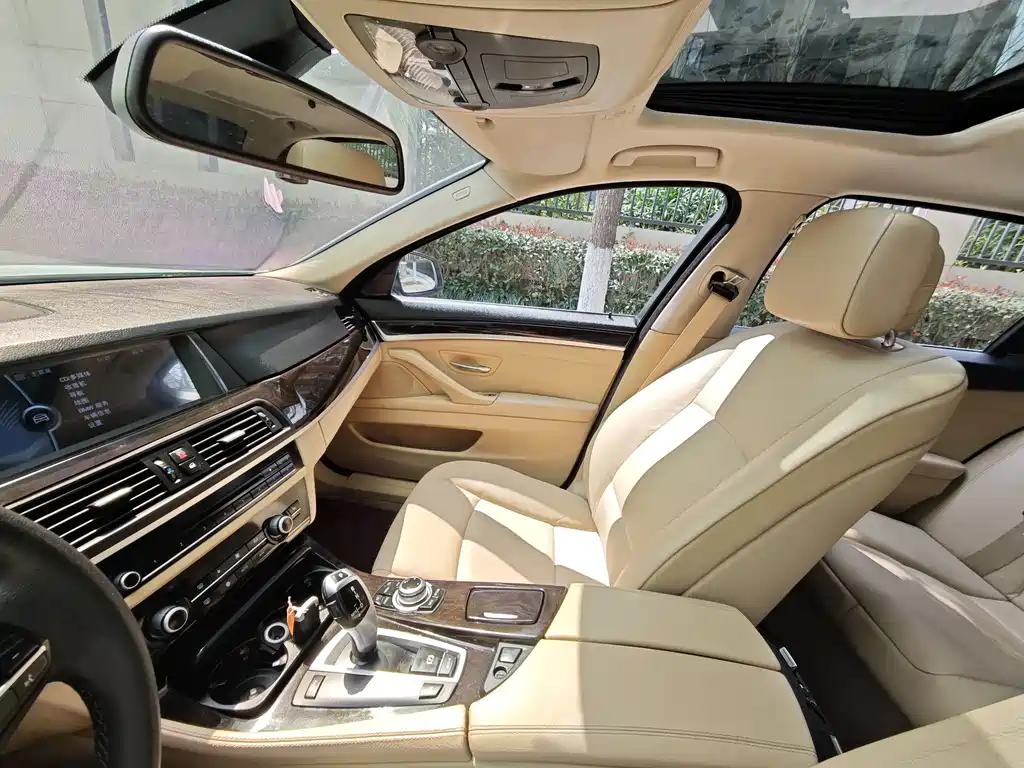 BMW 5 Series 2012 — фото 10