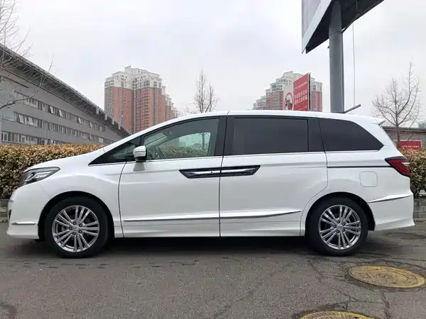 Honda Elysion 2016