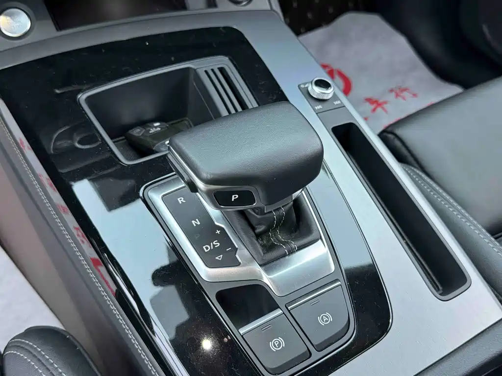 Audi Q5L 2022 — фото 10
