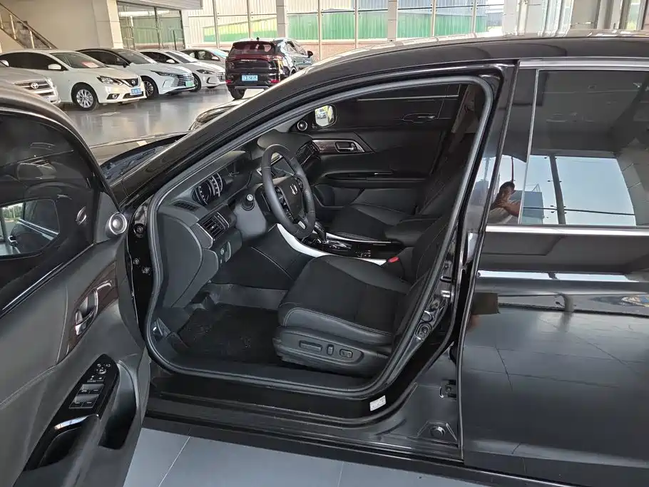 Honda Accord 2016 — фото 9