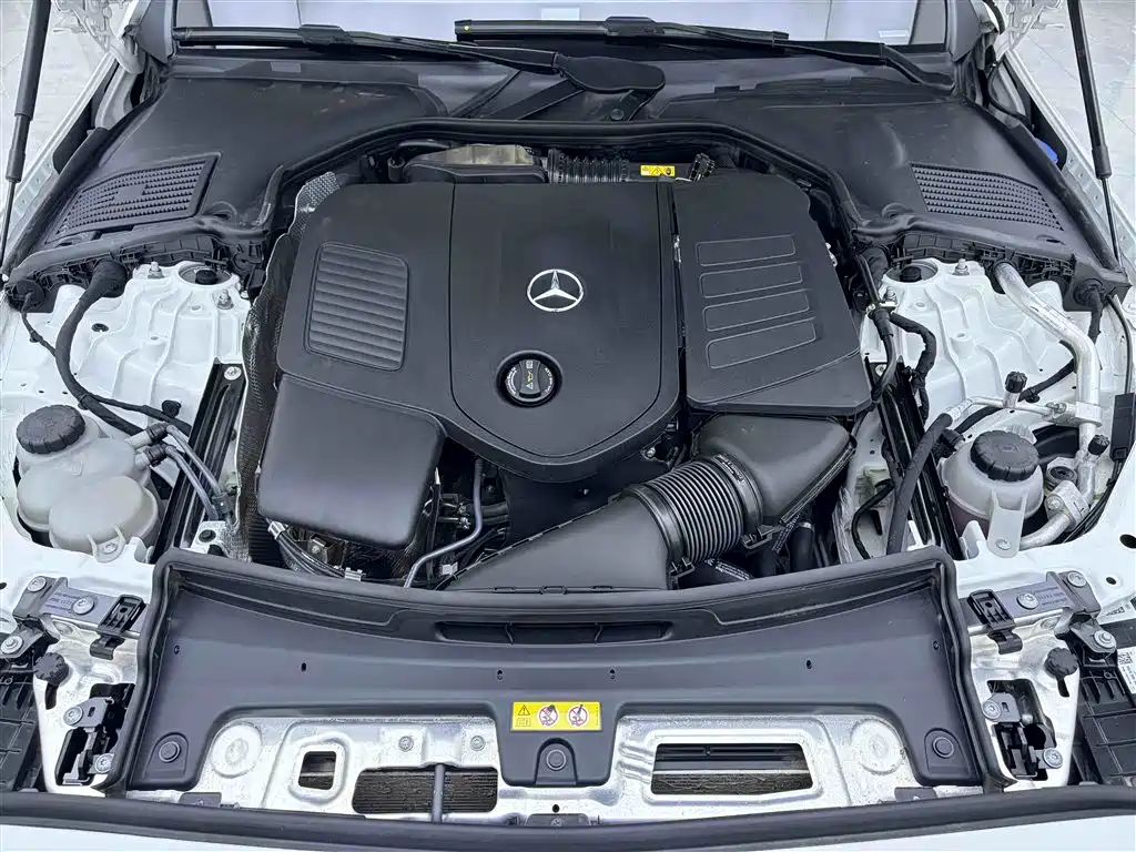 Mercedes-Benz C-Class 2024 — фото 10