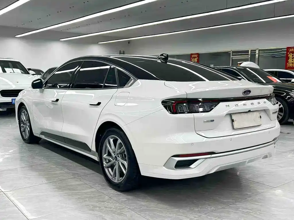 Ford Mondeo 2023 — фото 4