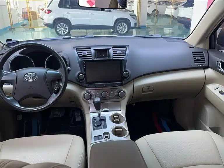 Toyota Highlander 2015 — фото 11
