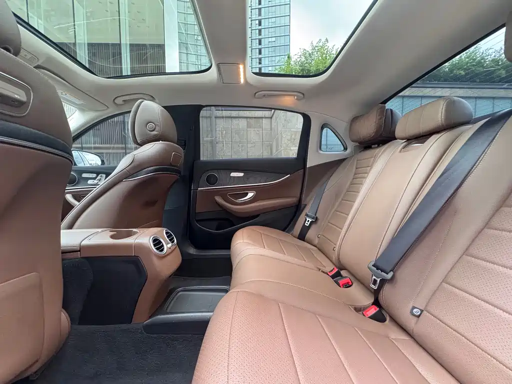 Mercedes-Benz E-Class 2018 — фото 18