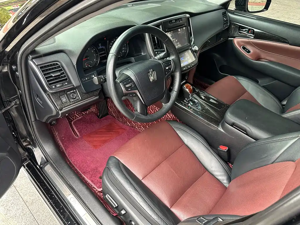Toyota Crown 2018 — фото 12