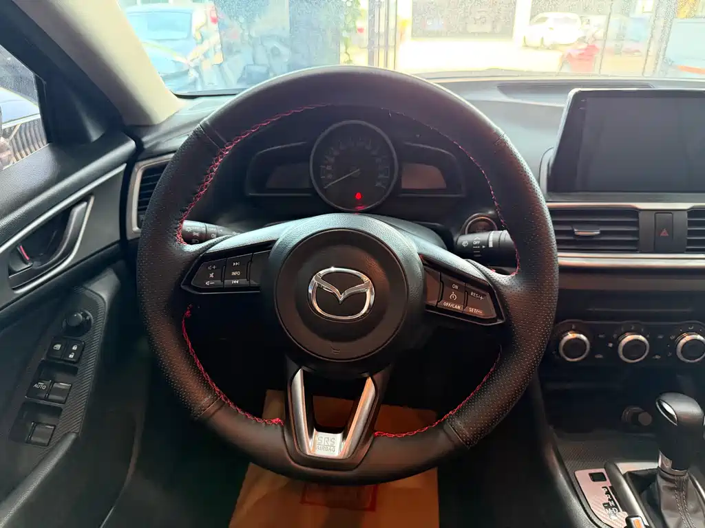 Mazda 3 Axela 2019 — фото 13