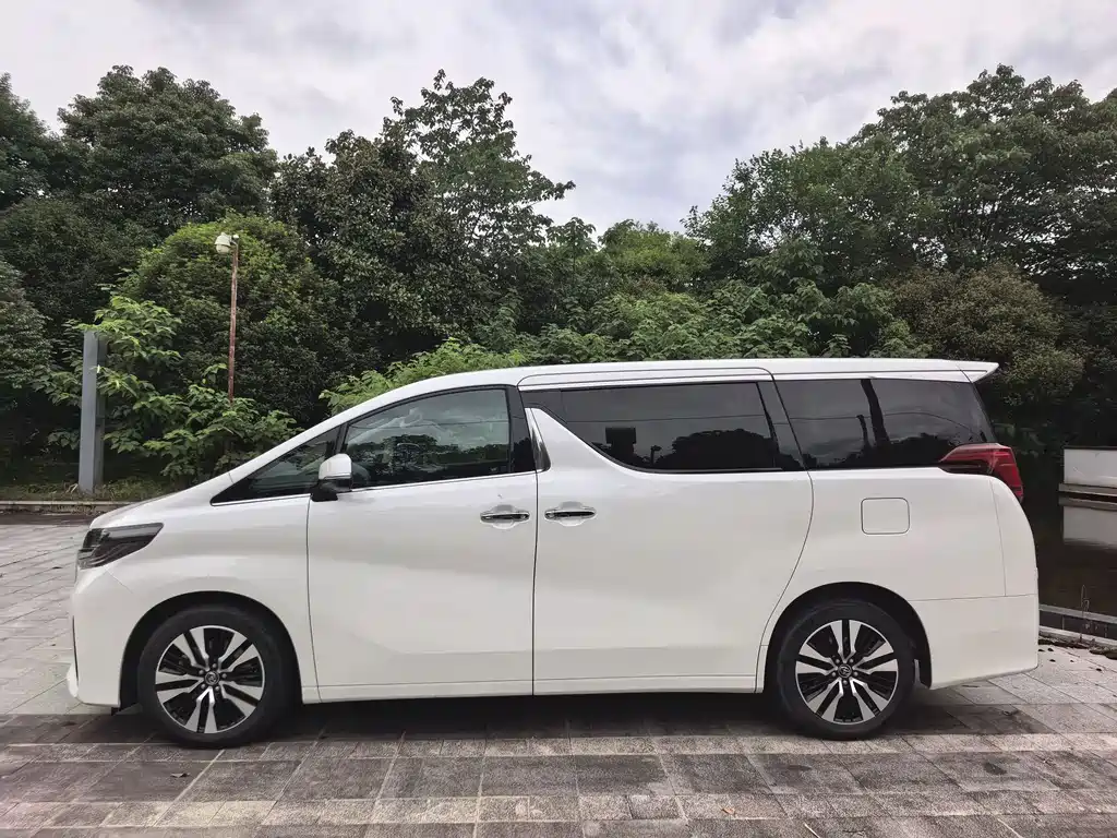 Toyota Alphard 2018 — фото 8