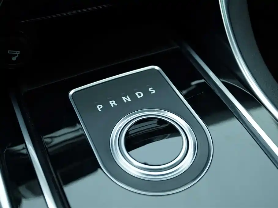 Jaguar XE 2015 — фото 9