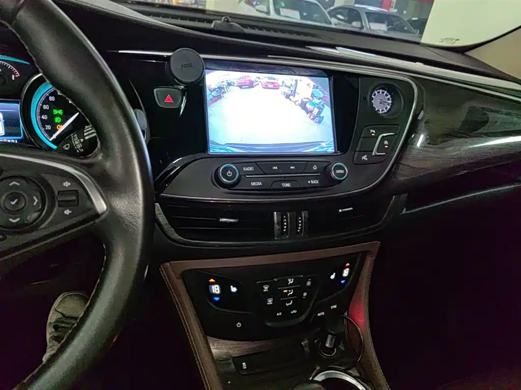 Buick Envision Plus 2017 — фото 13