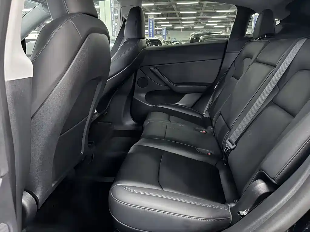 Tesla Model Y 2023 — фото 10