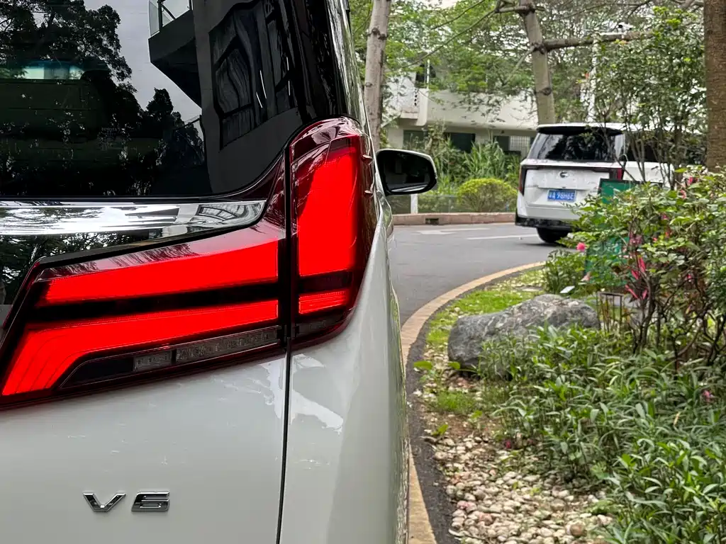 Toyota Alphard 2019 — фото 19