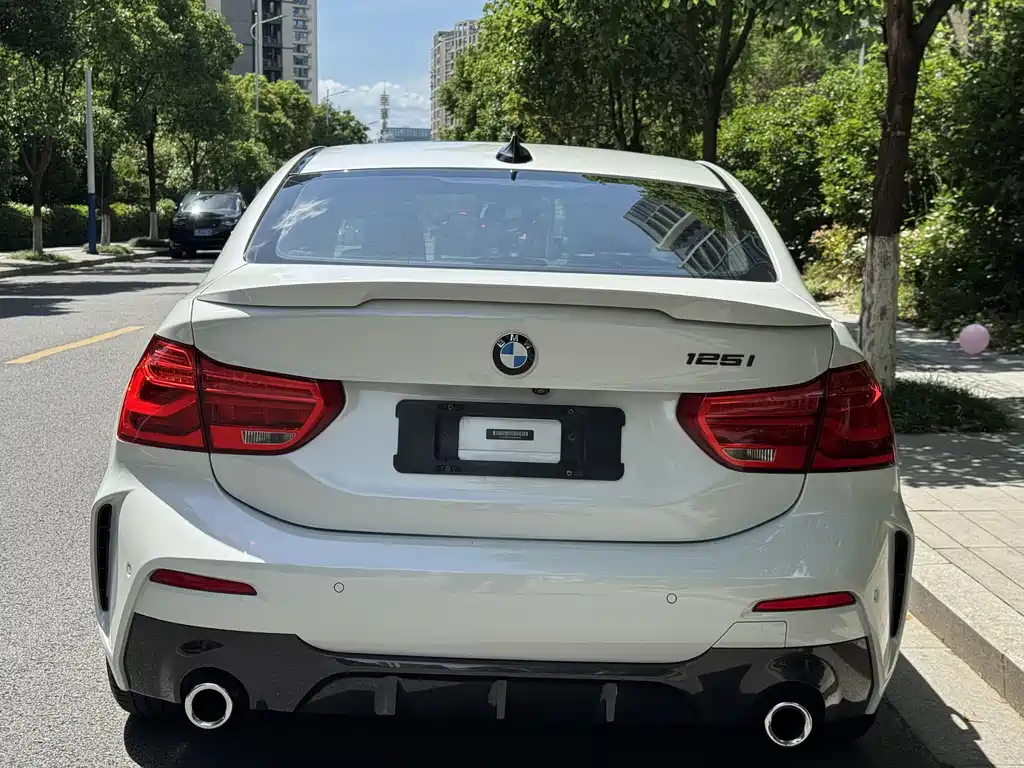 BMW 1 Series 2019 — фото 9
