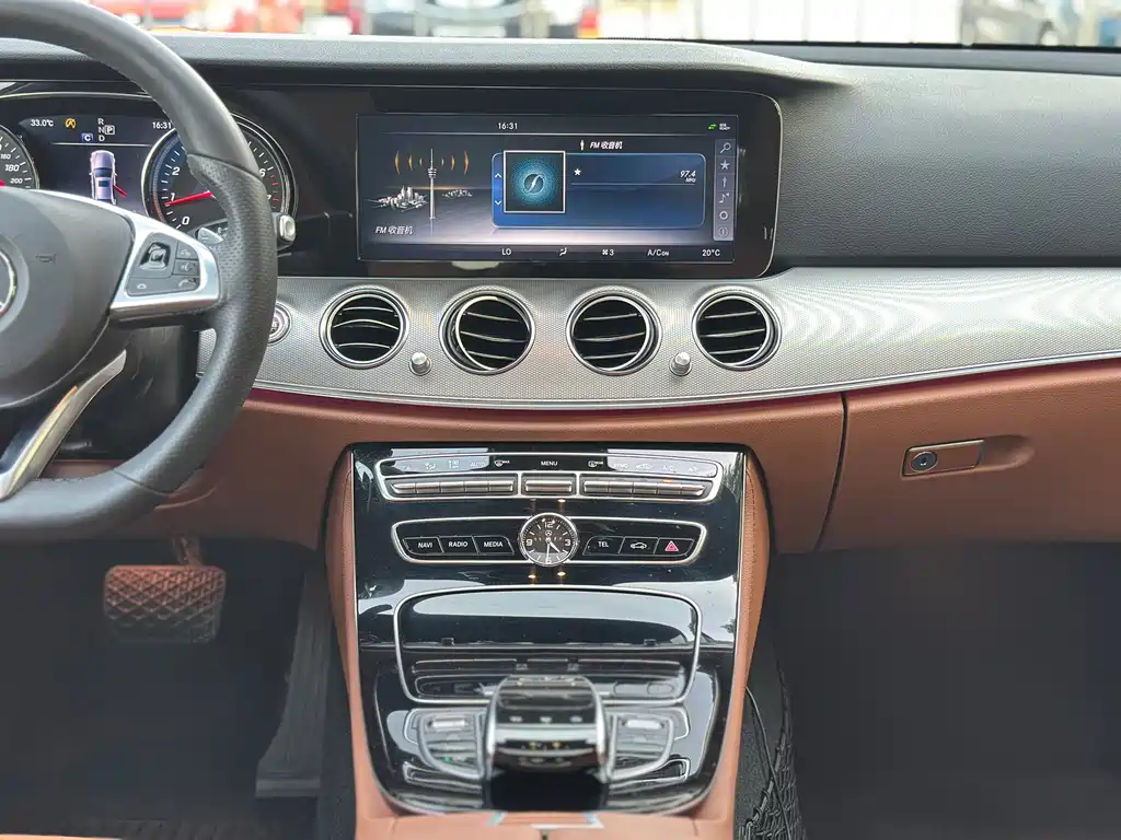 Mercedes-Benz E-Class 2018 — фото 29