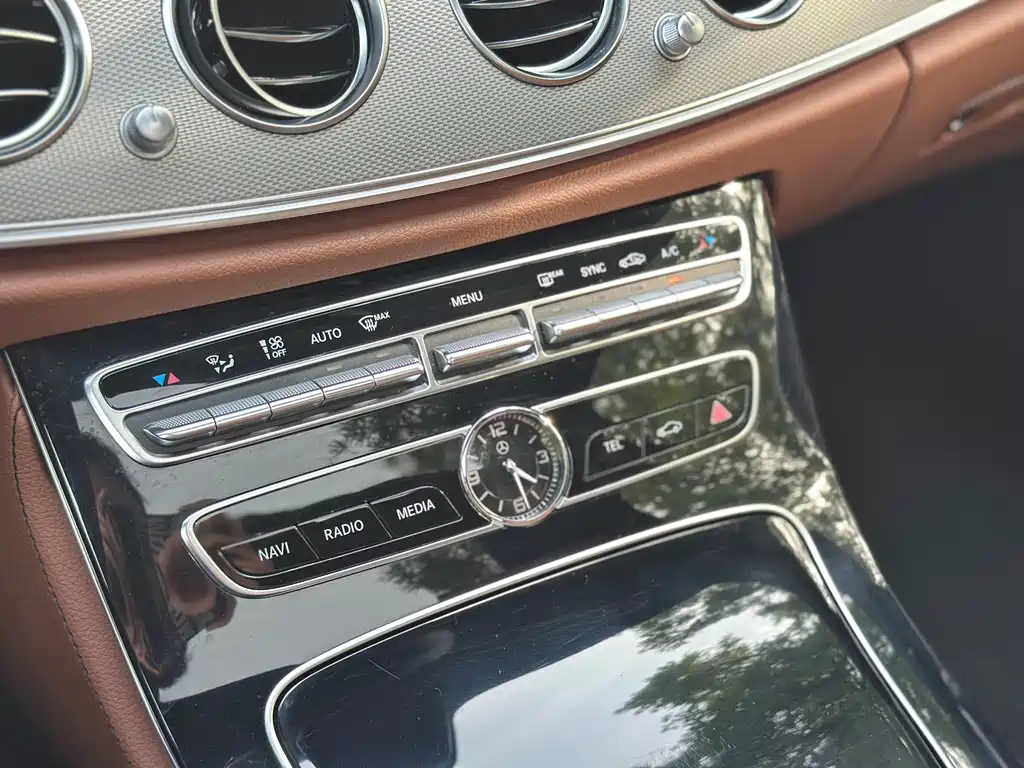 Mercedes-Benz E-Class 2018 — фото 21