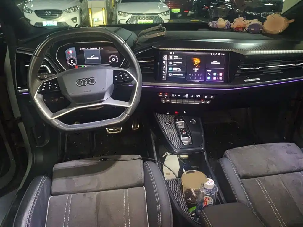 Audi Q4 e-tron 2023 — фото 13